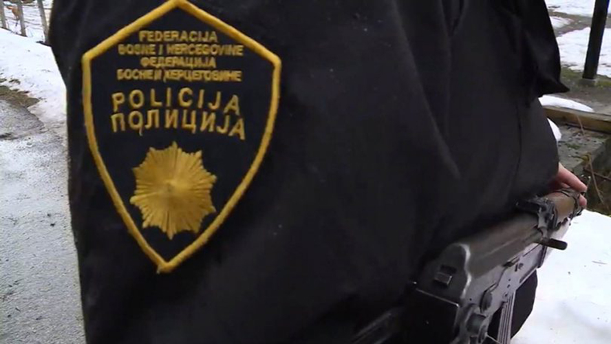 sluzbenici federalne uprave policije u hadzicima uhapsili tri osobe koje se dovode u vezu sa nestankom dvogodisnje djevojcice u srbiji