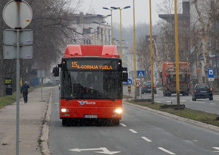 od jucer je u tuzli karta za javni prevoz na gradskim i prigradskim linijama poskupila za 30 posto