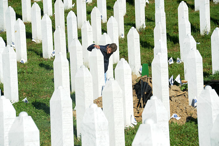 memorijalni centar potocari odgovorio dodiku na zahtjev da poloze cvijece ubijenim srebrenicanima nisje dobro dosao ko god negira genocid