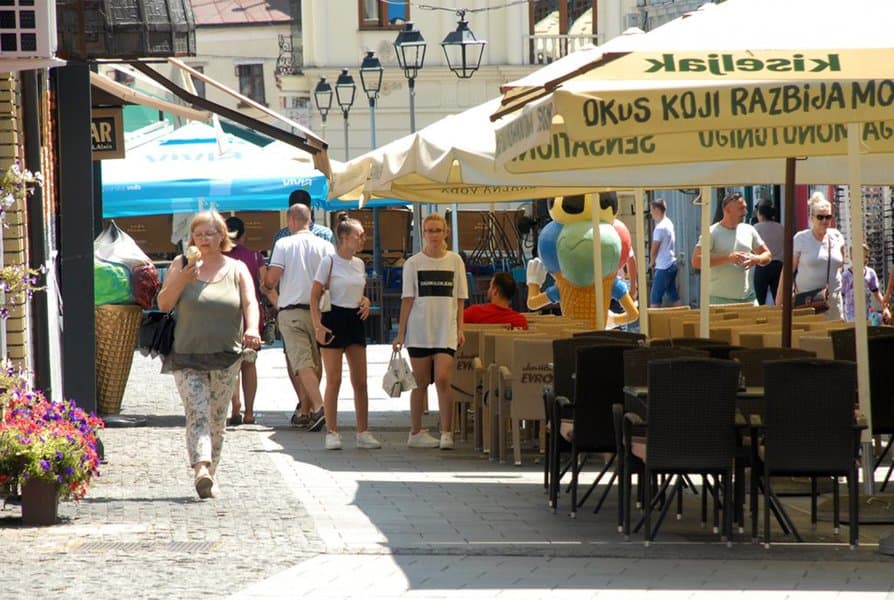 u bih ce danas preovladavati uglavnom suncano i toplo vrijeme krajem dana moze doci do naoblacenja dnevne temperature od 29 do 35 stepeni