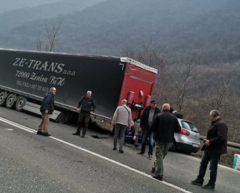 teska saobracajna nesreca sudar prikolica kamion golf tri osobe povrijedjene zenica