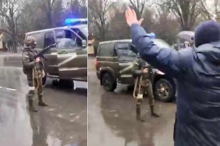 ukrajinci tijelima zaustavili konvoj ruskih snaga rusi pucali u zrak