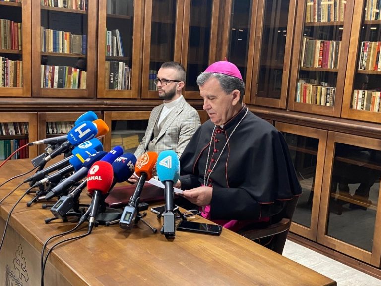 vrhbosanski nadbiskup tomo vuksic obratio se povodom godisnjice genocida u srebrenici