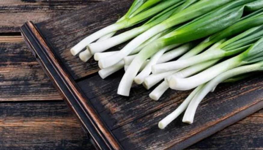 mladi luk zdrava namirnica