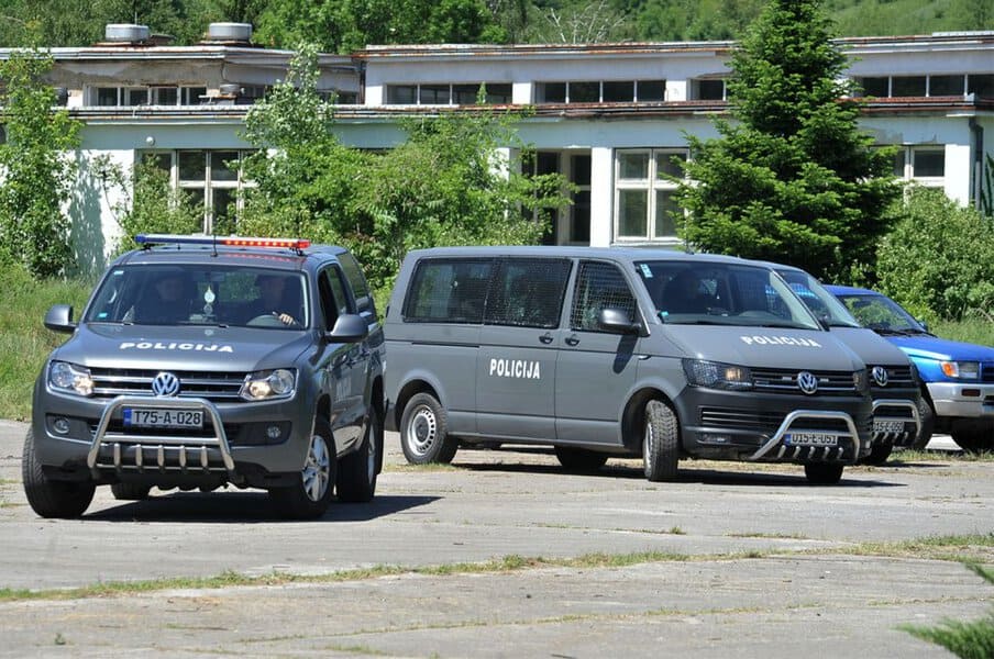 sluzbenici uprave policije mup-a tk vrse pretrese na 10 lokacija sirom tk