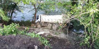 kamion sletio u korito rijeke krivaje kod olova