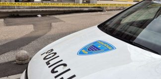 policija intervencija mostar muskarace se kombijem zabio u parkirane automobile
