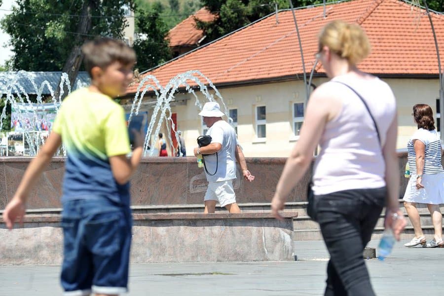 u bosni i herecegovini danas se ocekuje suncano i toplo vrijem mal je vjerovatnoca kisnih padavina i to u vecernjim satima