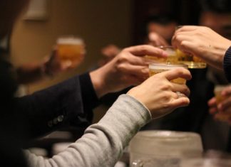 japan poziv mladima da vise piju alkohol kako bi poboljsali ekonomiju