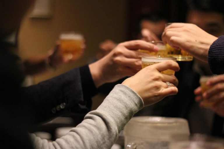 japan poziv mladima da vise piju alkohol kako bi poboljsali ekonomiju
