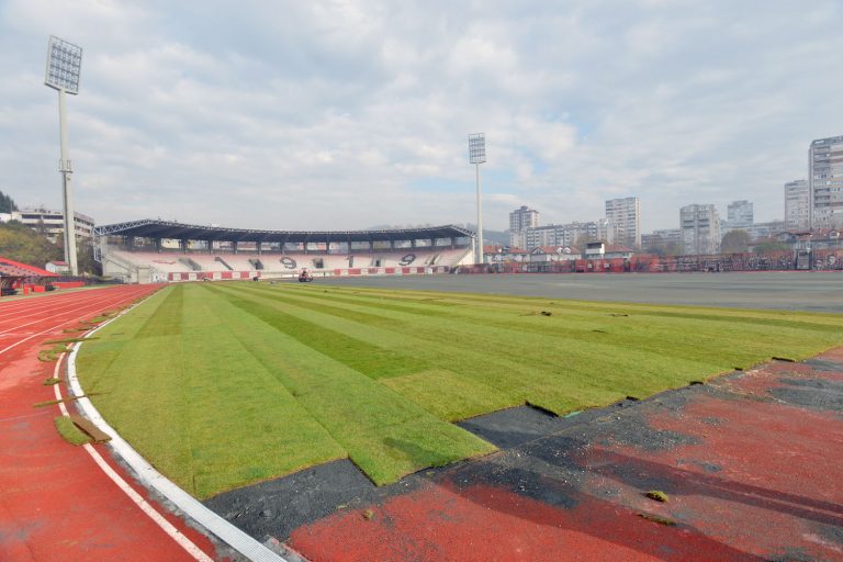 zavrsni radovi rekonstrukcija glavnog terena stadiona tusanj u tuzli postavljanje travnate povrsine