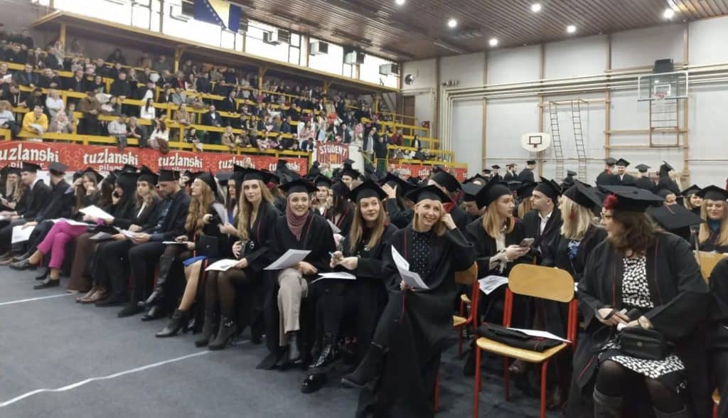 tuzla promocija preko 700 diplomanata i magistara univerziteta u tuzli