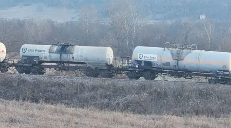 teretni voz koji je prevozio fosfornu kiselinu ispao iz sina kod zajecara u srbiji