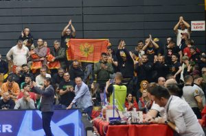 lijep gest tuzlaka nakon kosarkaske utakmice bih crna gora pomogli gostujucim navijacima da pronadju smjestaj