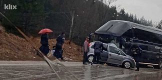 teska nesreca cevljanovici automobil podletio pod autobus sa fudbalerima veleza