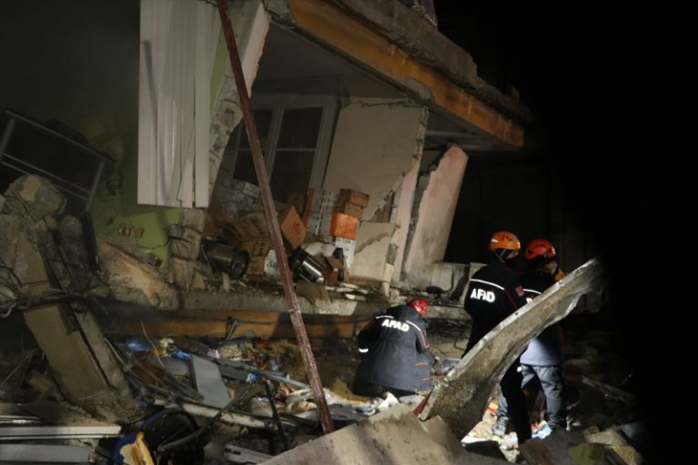 u sinocnjem zemljotresu koji je pogodio turski grad hatay sest osoba poginulo