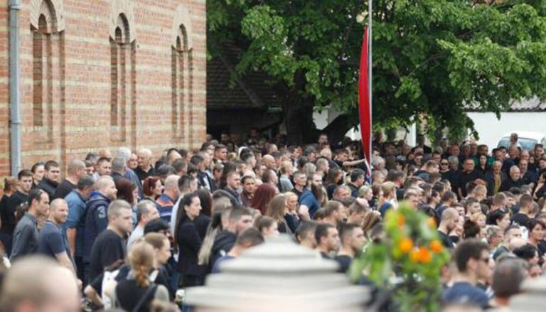 sahranjeno deset osoba ubijenih u krvavim pohodima u srbiji