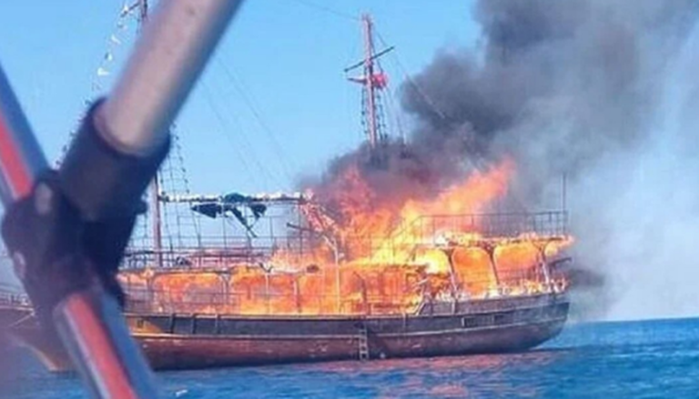 izgorio brod grcka spaseni svi turisti