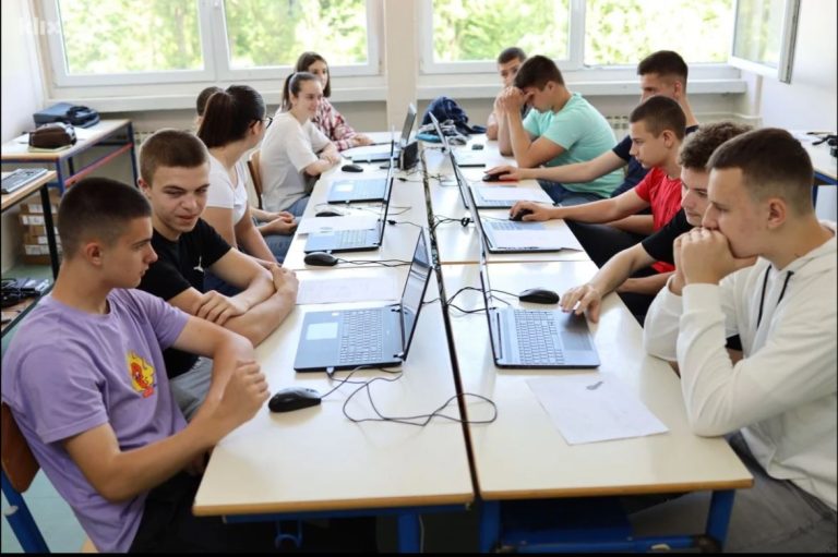 mjesovita srednja skola banovici uredjen kabinet nabavljeni laptopi donacija opcina banovici