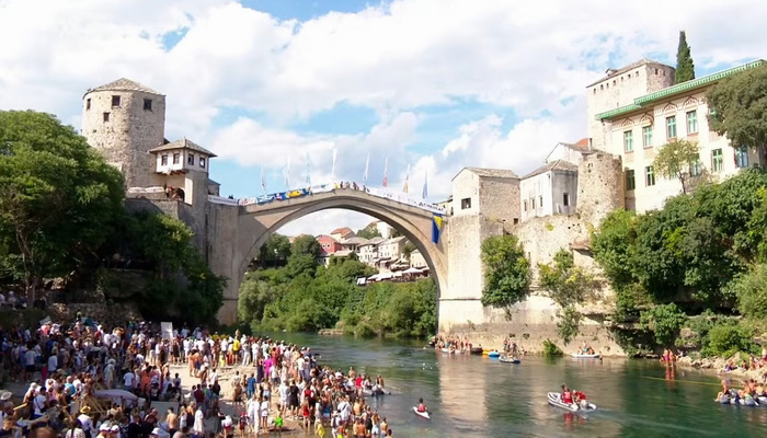 turistkinja iz turske preminula u bolnici u mostaru nakon pada u neretvu kod starog mosta