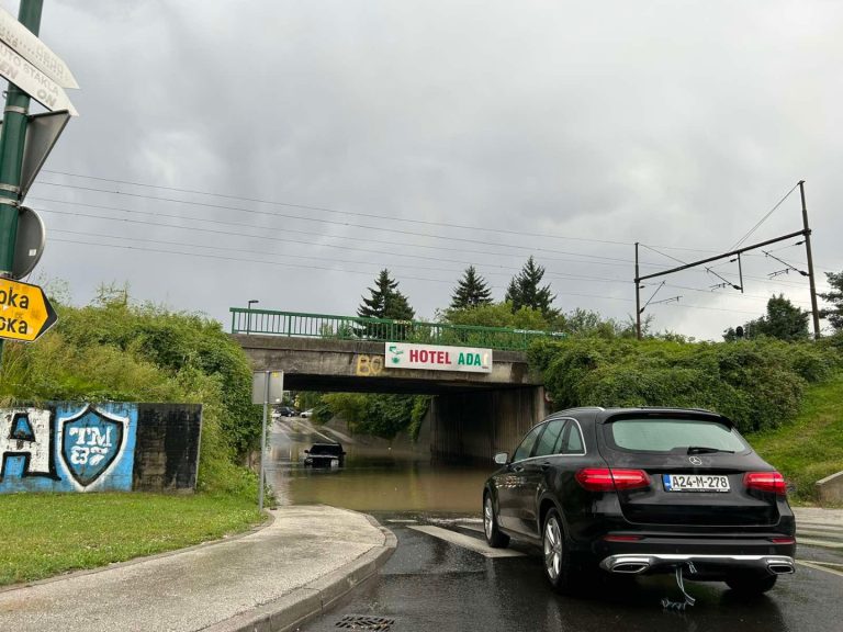 jaka kisa problemi u saobracaju poplavljene ulice sarajevo