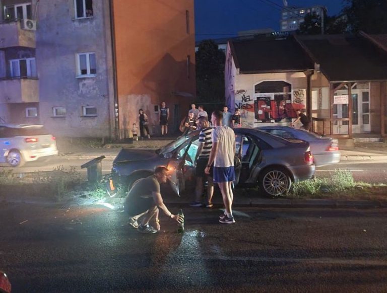 saobracajna nesreca povrijedjena jedna osoba automobilom oborio stub ulicne rasvjete rudarska ulica tuzla