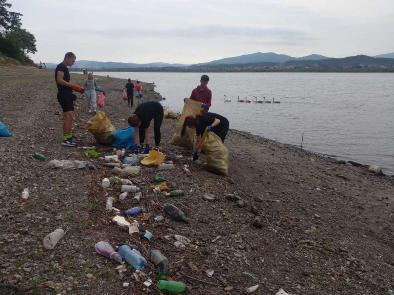 rafteri prilikom čišćenja jezera Modrac (Foto: Klub)