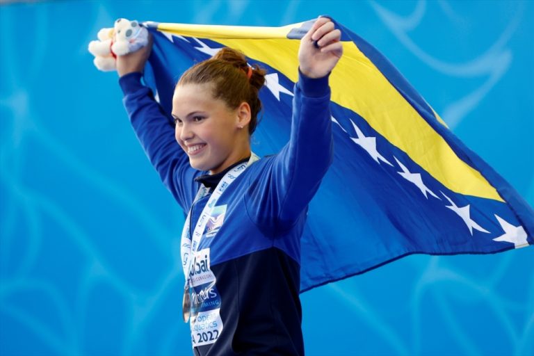 lana pudar osvojila bronzanu medalju na utrci 200 m delfin na sp u dohi