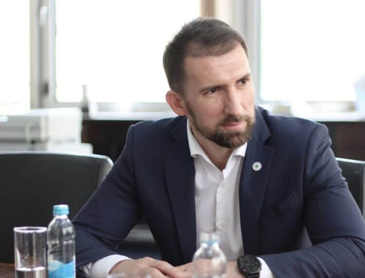 Ministar Adnan Delic