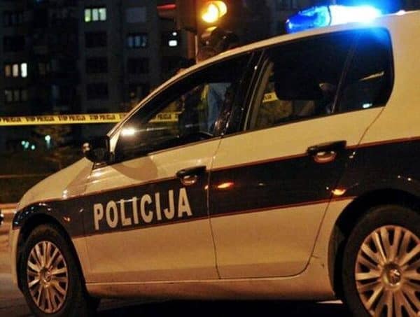 prema nezvanicnim informacijama u tuzlanskom naselju dragodol doslo je do sukoba izmedju dvije osobe u stanui prilikom koje je jedan mzskarac zadobio povrede ostrim predmetom