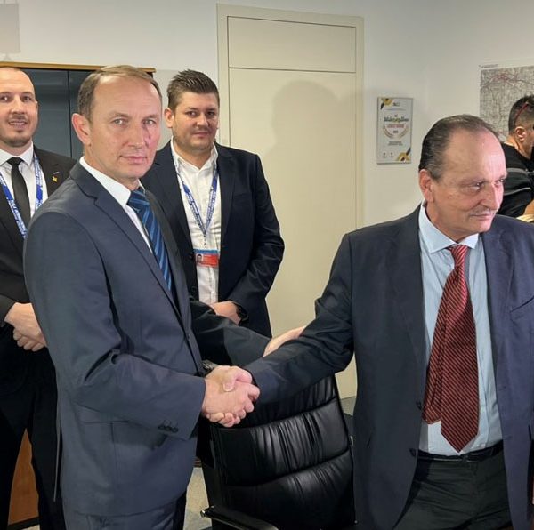 medjunarodni aerodrom tuzla i grcka aviokompanija lumiwingis potpisali sporazum o saradnji