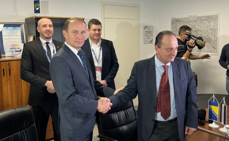 medjunarodni aerodrom tuzla i grcka aviokompanija lumiwingis potpisali sporazum o saradnji