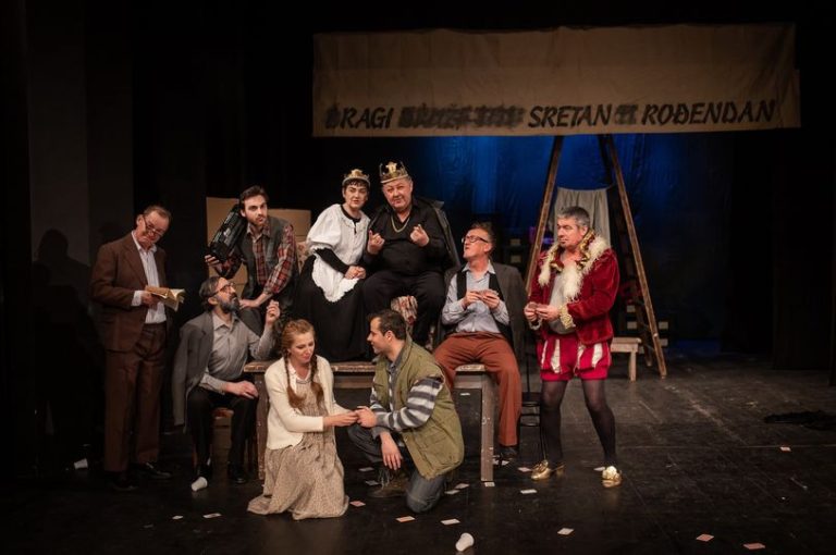 narodno pozoriste tuzla na repertoaru predstava hamlet u selu mrdusa donja