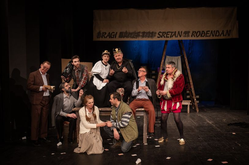 narodno pozoriste tuzla na repertoaru predstava hamlet u selu mrdusa donja