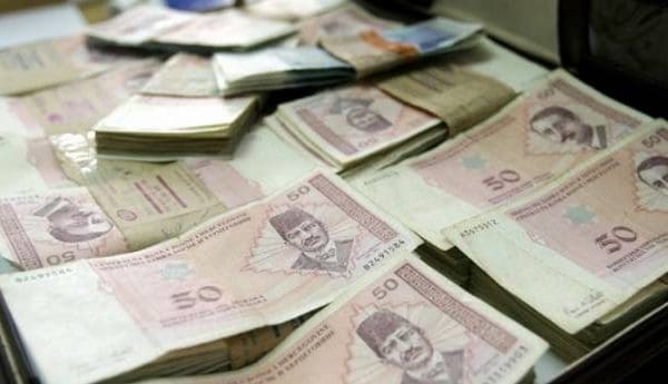 Danas isplata naknada za porodilje u TK