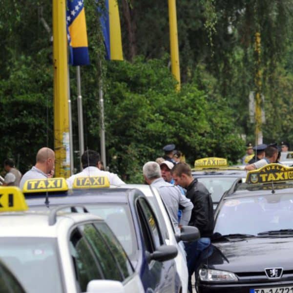 tuzlanski taksi proijevoznici za petak najavili proteste nezadovoljni statusom