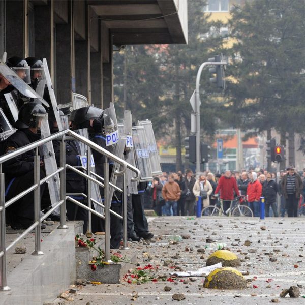 Protesti; Tuzla, 2014, policija