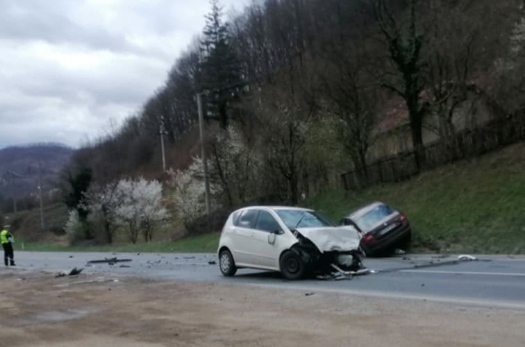 obustavljen saobracaj teska nesreca magistralni put m 17 kod zepca povrijedjene tri osobe