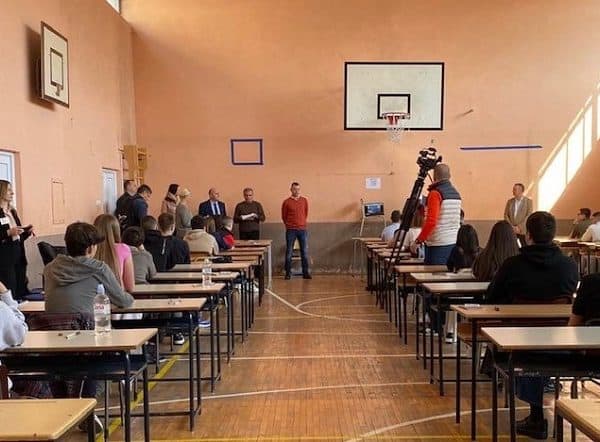 Eksternu maturu danas u Tuzlanskom kantonu polagala 4042 učenika