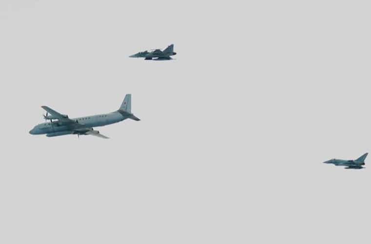 na nebu iznad baltickog mora nato snage presrele ruski spijunski avion