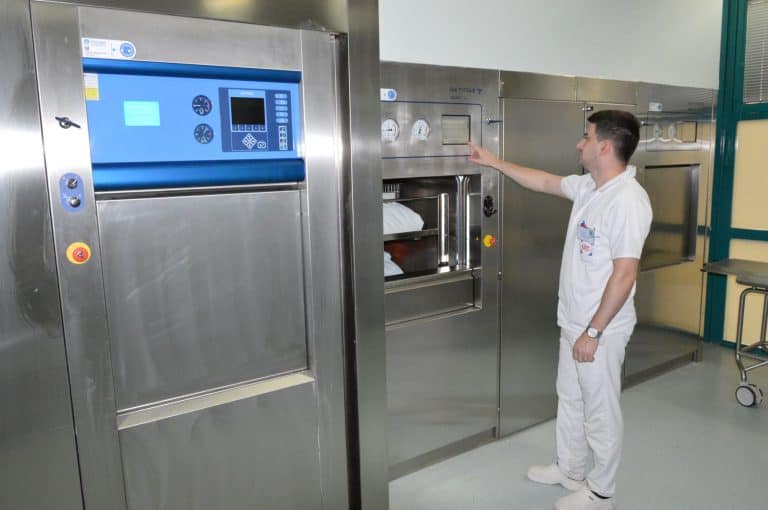 ukc tuzla nabavio dva nova aparata za sterilizaciju hirurskih instrumenata i bolnickog pribora