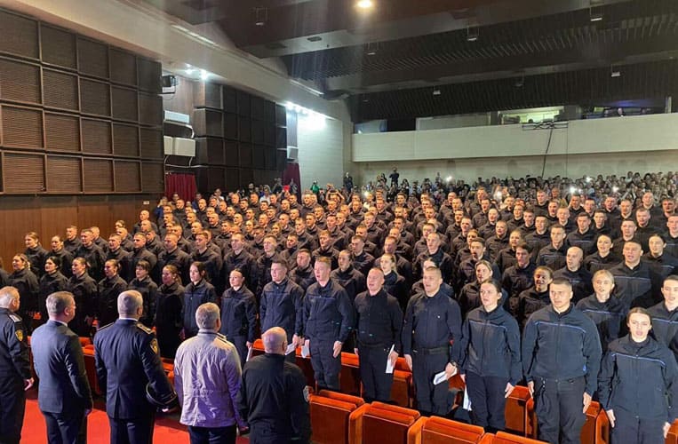 promovisano 160 novih mladih policajaca mup-a tk koji ce od danas vrsiti duznosti organa reda