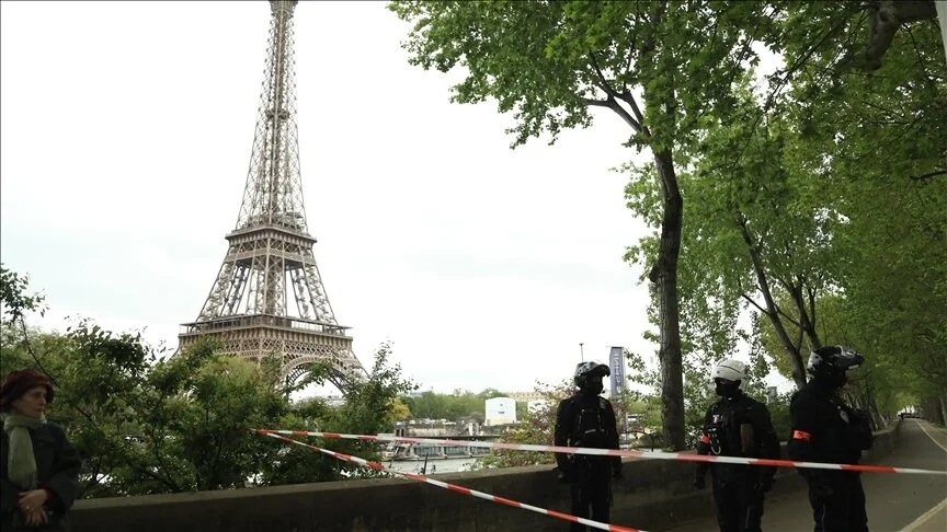 Policija blokirala iranski konzulat u Parizu u kojem muškarac prijeti da će aktivirati eksploziv na sebi