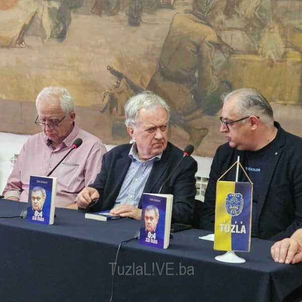 U Tuzli predstavljena knjiga ‘0:4 za nas’ autora Zlatka Dizdarevića (Foto/Video)