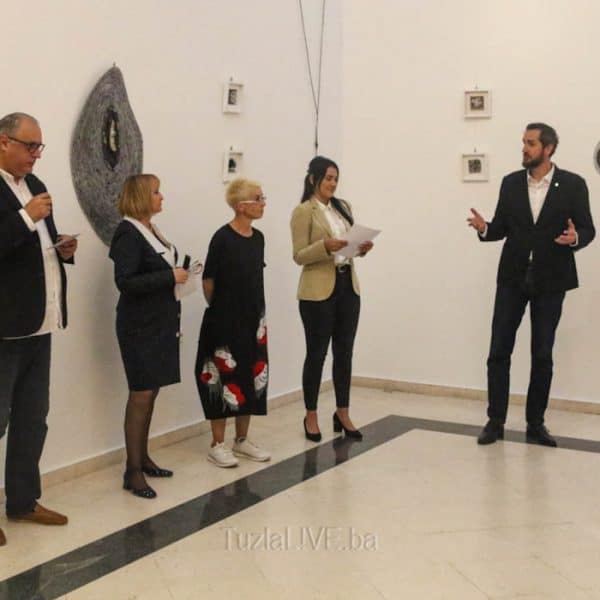 Galerija ‘Kristian Kreković’: Otvorena izložba ‘Kokon’ umjetnice Aleksandre Tomić (Foto/Video)