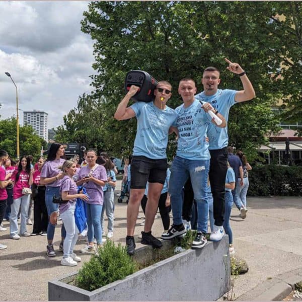 Slavlje maturanata Hemijske i Mješovite srednje škole iz Tuzle (Video)