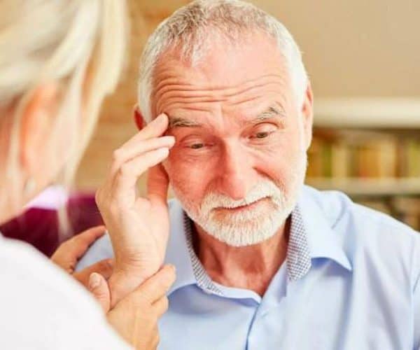 Tri rana znaka upozorenja na demenciju koja možete otkriti dok ljudi govore
