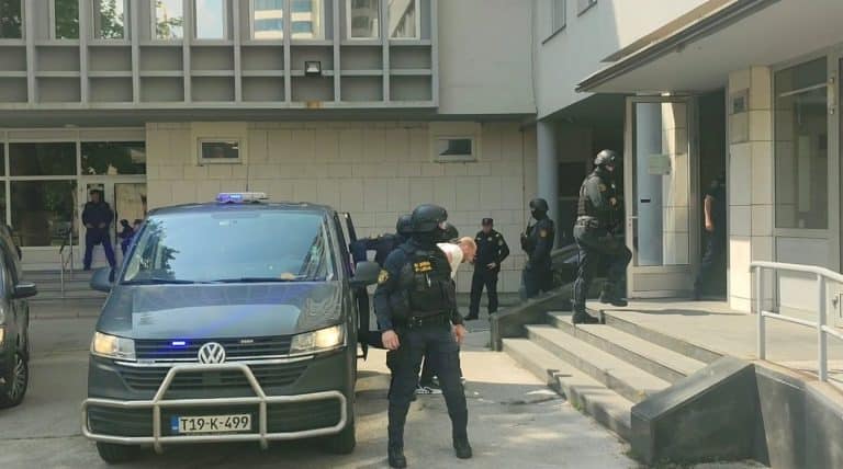 amir lisicic nakon sto je uhapsen u njemackoj danas sa sarajevskog aerodroma priveden u tuzilastvo tk