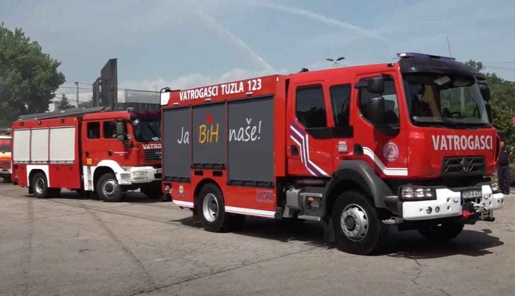 vatrogasci u posljednja 24 sata na podrucju tk imali pune ruke posla intevrenisali na 11 pozara