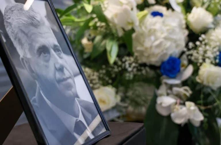komemoracija povodom smrti bivseg predsjednika fsbih elvedina begica odrzana je danas na sarajevskom aredromu
